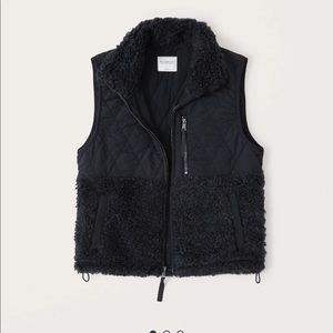 Abercrombie & Fitch Cropped Two-toned Sherpa Vest black medium NWT